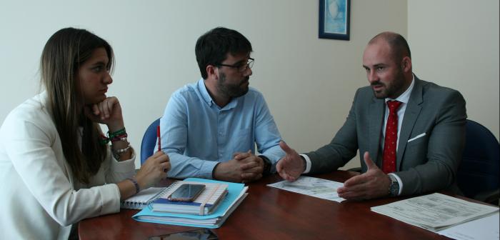 Reunión con el alcalde de Gerena y la concejala de Educación