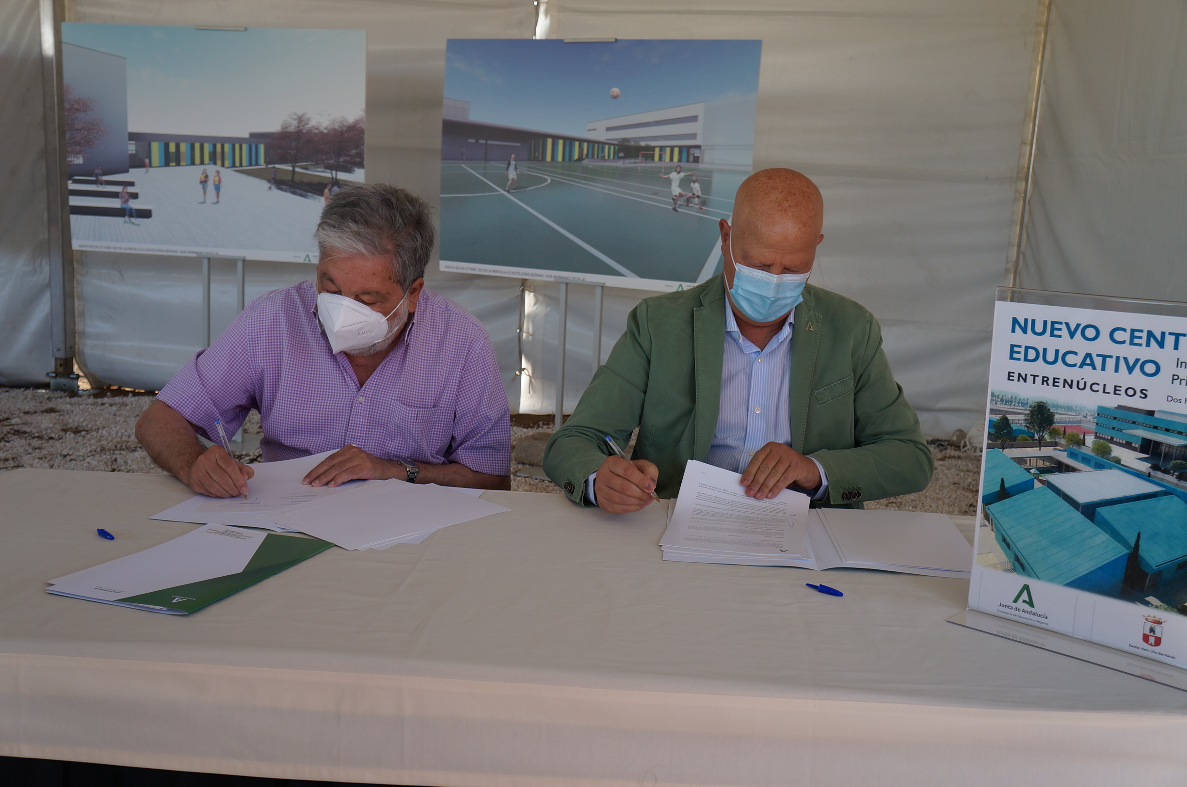 Alcalde de Dos Hermanas y consejero de Educación firman convenio para la construcción de un CEIP en Entrenúcleos