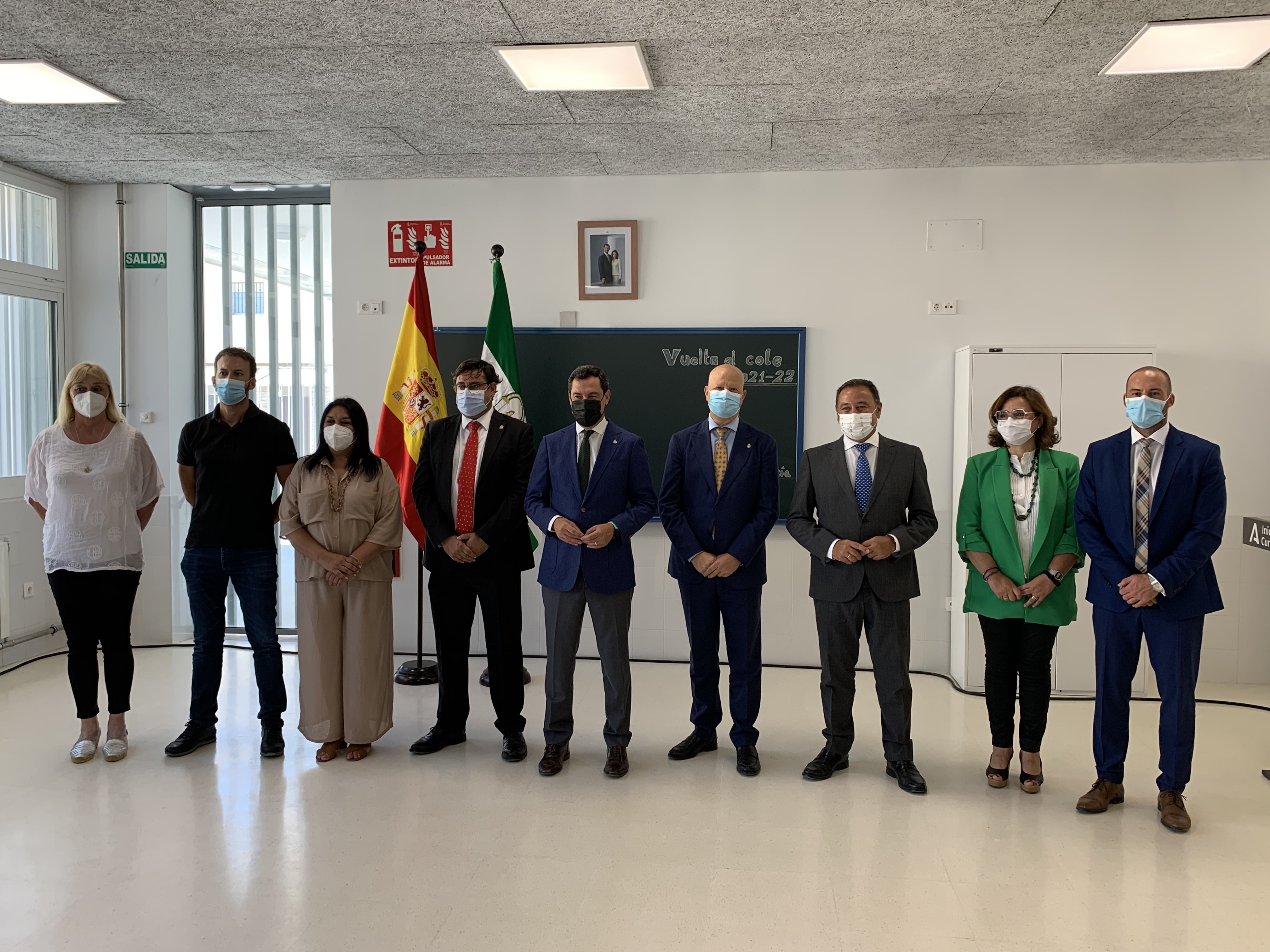 Autoridades tras la inauguración del curso escolar