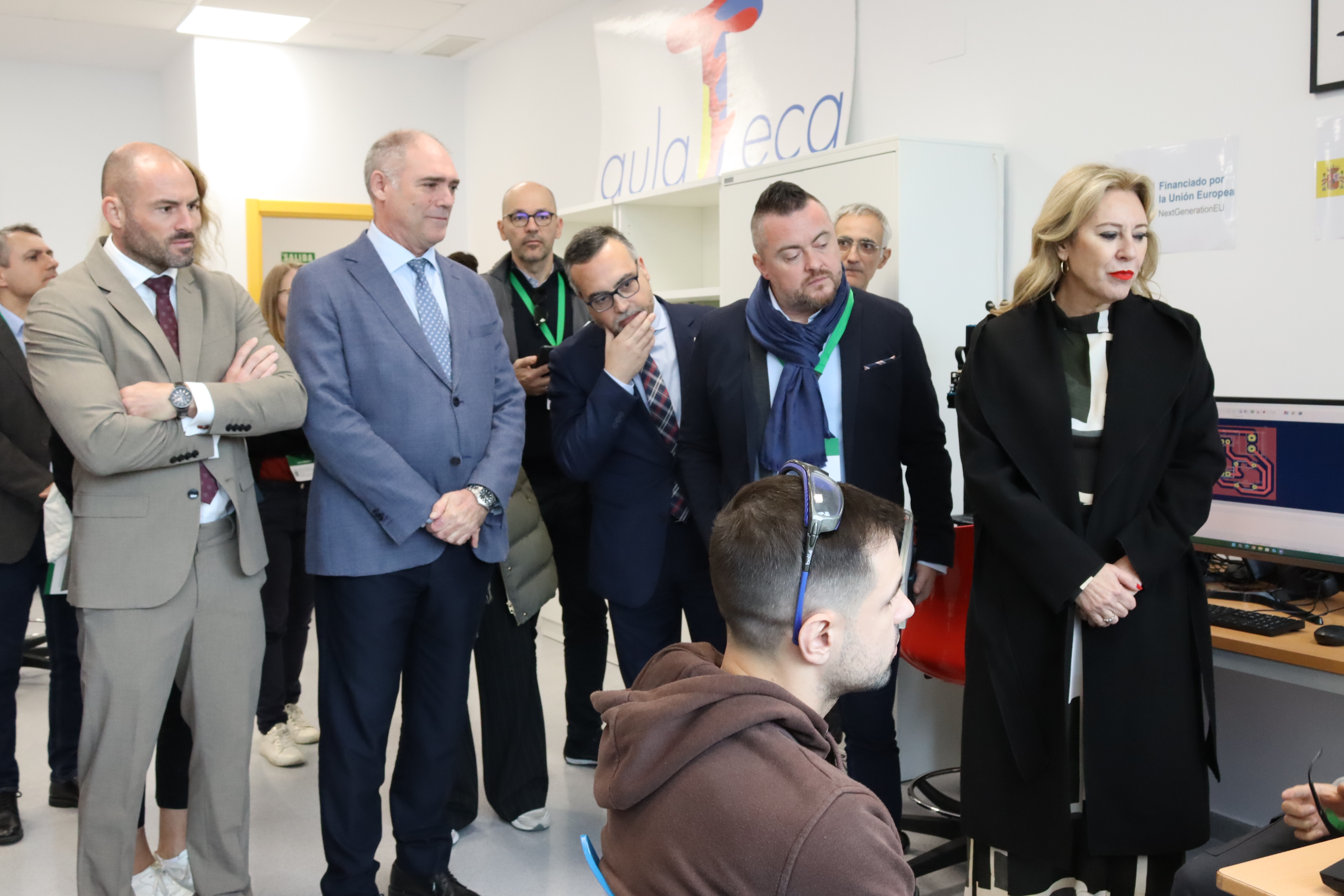 La consejera de Economía, Hacienda y Fondos Europeos, en el CPIFP Aeroespacial Javier Imbroda de La Rinconada (Sevilla).