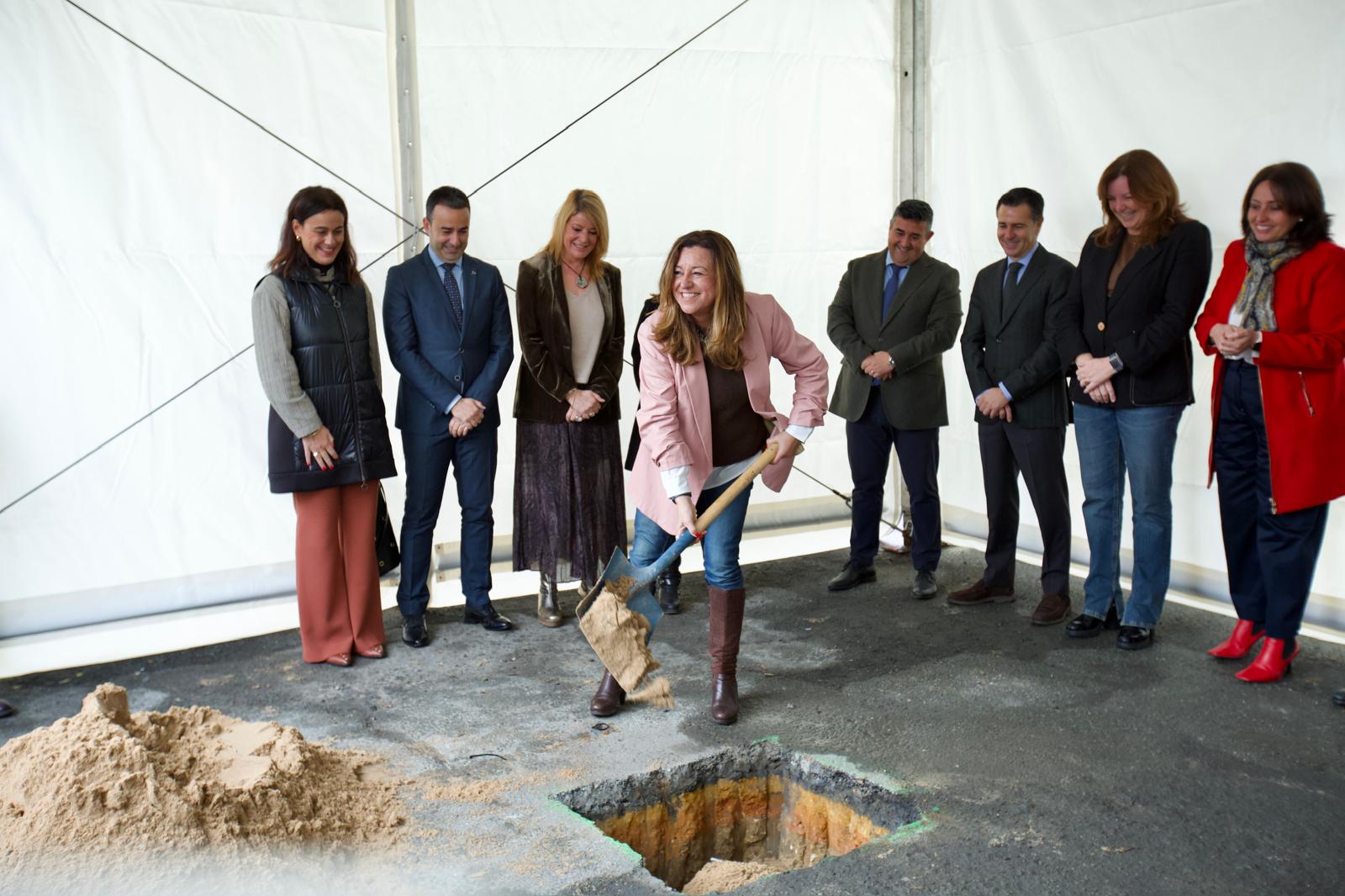 Primera piedra de la ampliación de la EA León Ortega de Huelva.