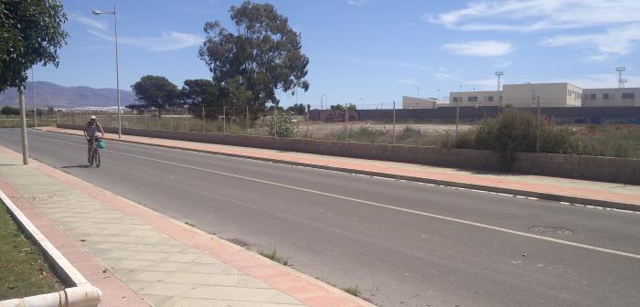 Solar donde se ubicará el nuevo Conservatorio de Danza, en la zona de Nueva Almería