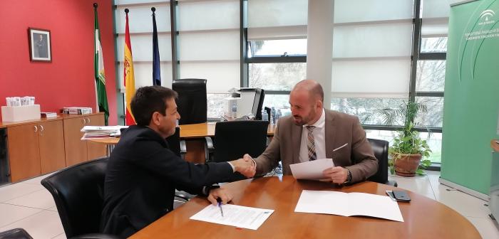 Firma del contrato para la construcción del nuevo IES en Miralbaida, Córdoba