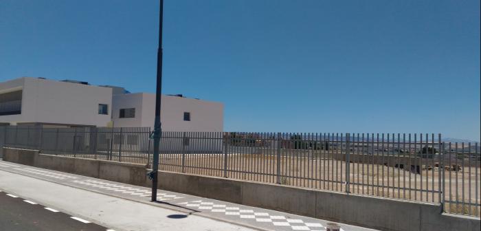 Solar donde se construirá el nuevo IES de Maracena (Granada).