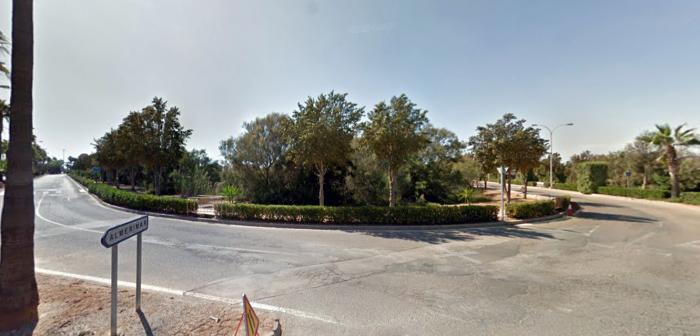 Parcela para la construcción del nuevo IES de Almerimar, desde la confluencia de la avenida de la Sal y la calle Mar Azul