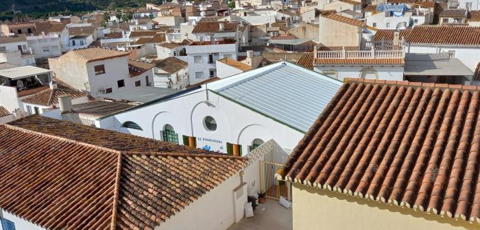 Nueva cubierta sin amianto en el CEIP Miguel Fortes Fortes de Benamargosa (Málaga)