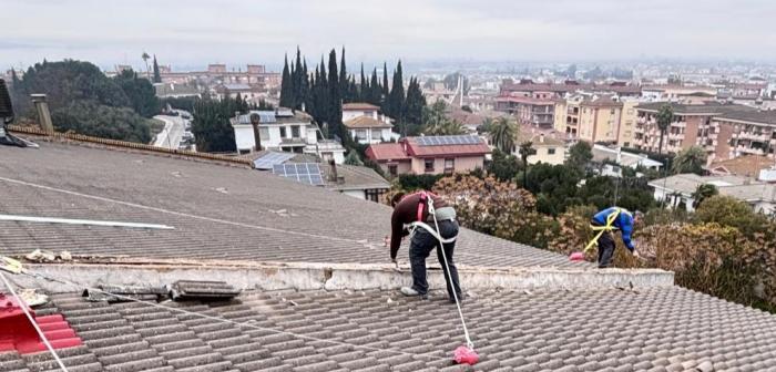 Trabajos de reparación de la cubierta del IES Cástulo de Linares (Jaén)