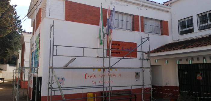 Obras en las cubiertas del IES Gandhi de Orcera (Jaén)