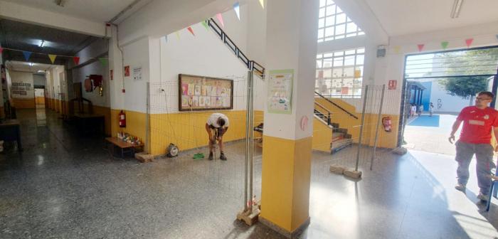 Hall del CEIP Prácticas de Sevilla donde se instalará el ascensor