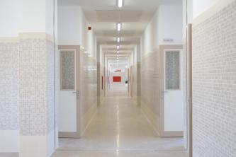 Pasillo de acceso a las aulas en el IES Antonio Álvarez López de Gelves