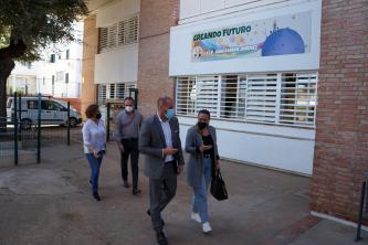 Llegada al CEIP Juan Ramón Jiménez de Cartaya