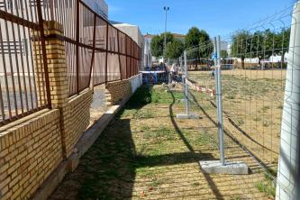 Rotura en el muro del CEIP Juan Ramón Jiménez