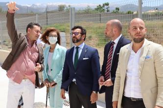 Autoridades durante la visita