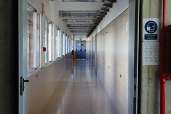 Pasillo con instalación de bioclimatización IES Virgen del Socorro