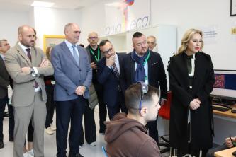La consejera de Economía, Hacienda y Fondos Europeos, en el CPIFP Aeroespacial Javier Imbroda de La Rinconada (Sevilla).