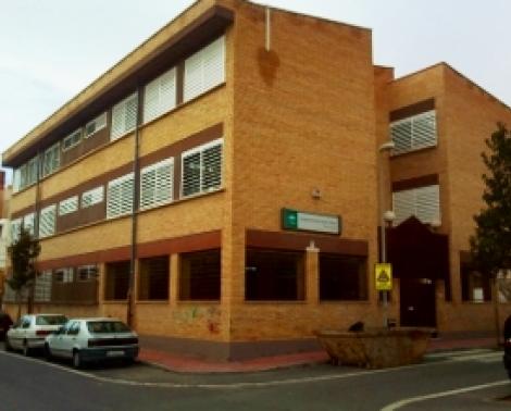 Fachada del CEIP San Fernando de Adra (Almería)