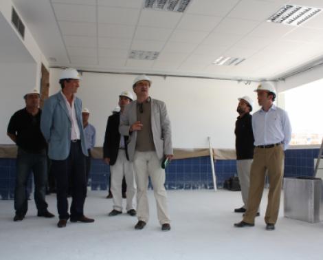 Momento de la visita en una de las aulas del IES Torre Atalaya