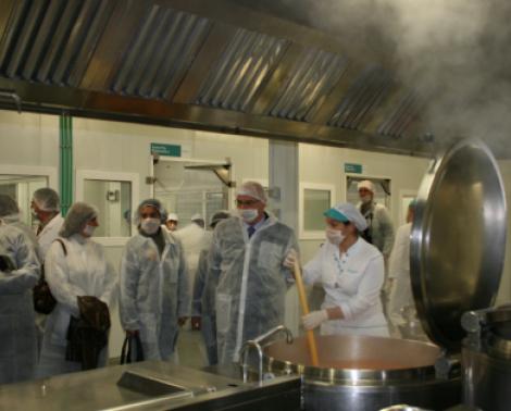 Un momento de la visita a las cocinas