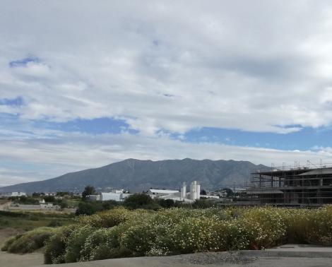 Parcela en la que se ubicará el nuevo instituto de Mijas (Málaga)