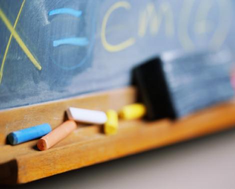 Pizarra de un aula escolar