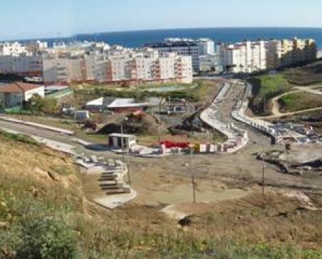 Solar sobre el que se está construyendo el nuevo Instituto de Educación Secundaria de la zona del Carmen de Estepona