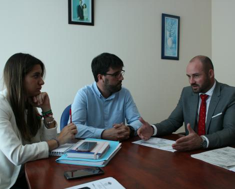 Reunión con el alcalde de Gerena y la concejala de Educación