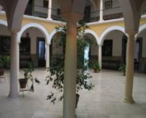 Imagen del patio del IES Aguilar y Eslava de Cabra, que será remodelado a través de una obra del Plan OLA.