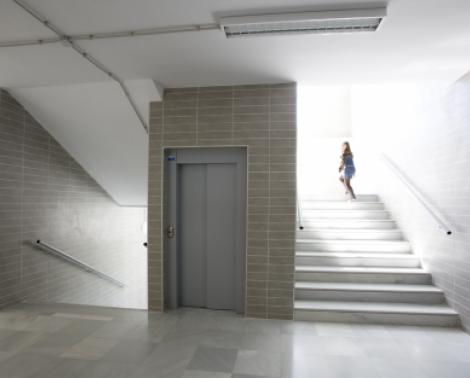 En el CEIP Zurbarán de Sevilla se instalará un elevador.