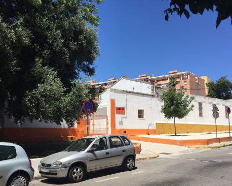 Parcela de la calle Fuente Nueva de Algeciras donde se construirá el Conservatorio.