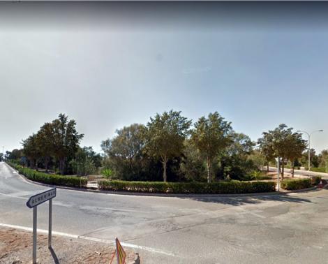 Parcela para la construcción del nuevo IES de Almerimar, desde la confluencia de la avenida de la Sal y la calle Mar Azul