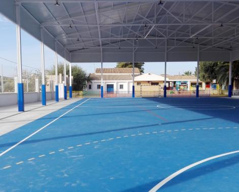 Nueva pista polideportiva cubierta del CEIP Santiago Apóstol de Santiago de Calatrava (Jaén)