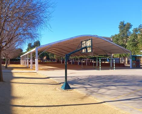 Nueva pista polideportiva cubierta en el CEIP Ángel Ganivet 