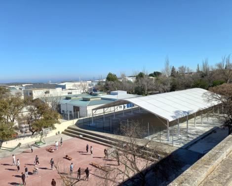 Estructura de sombra de la pista polideportiva del IES Aguilar y Cano de Estepa (Sevilla)