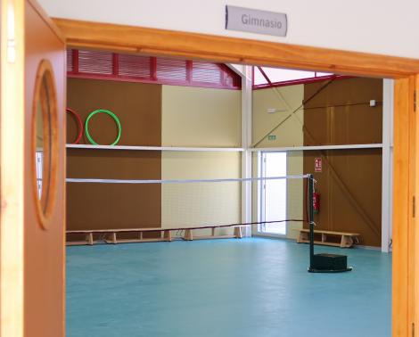 Acceso al nuevo gimnasio del CEIP Reyes Católicos de Vera (Almería)