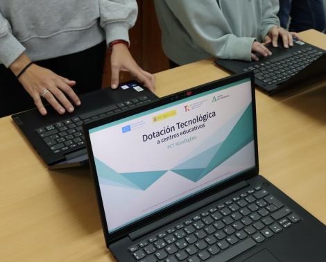 Portátiles distribuidos en Andalucía en el marco del programa #EcoDigEdu