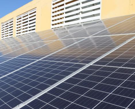 Instalación fotovoltaica en centro educativo