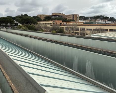 Una de las cubiertas del IES Cuenca Minera de Minas de Riotinto (Huelva)