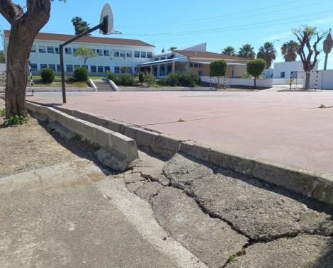 Espacios exteriores del CEIP Santa Rita de San Roque (Cádiz)